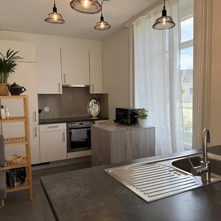 Spacious With Private Garden & Entrance