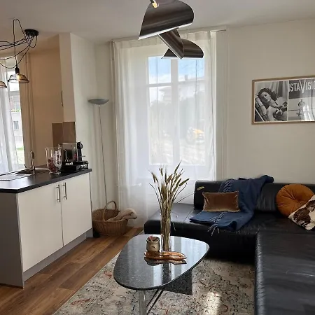 Spacious With Private Garden & Entrance
