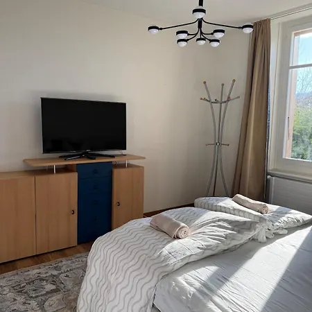 Spacious With Private Garden & Entrance * Huttwil