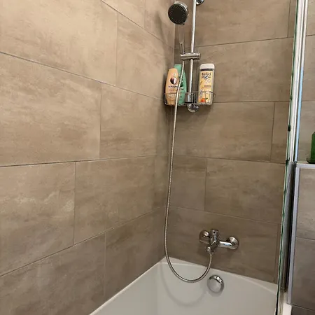 Spacious With Private Garden & Entrance