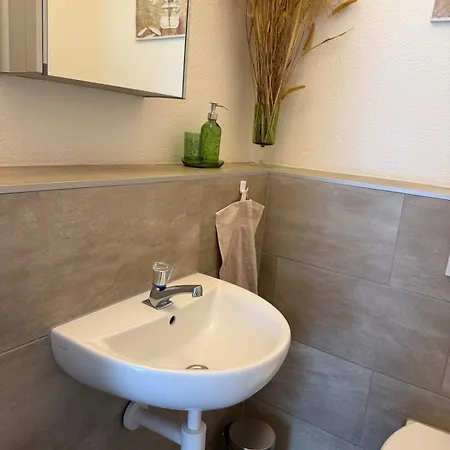 Spacious With Private Garden & Entrance アパート Huttwil