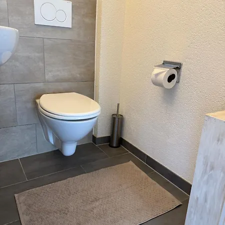 Spacious With Private Garden & Entrance アパート Huttwil