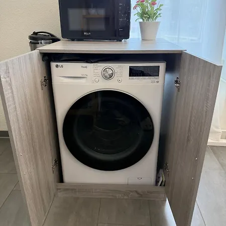 アパート Spacious With Private Garden & Entrance Huttwil