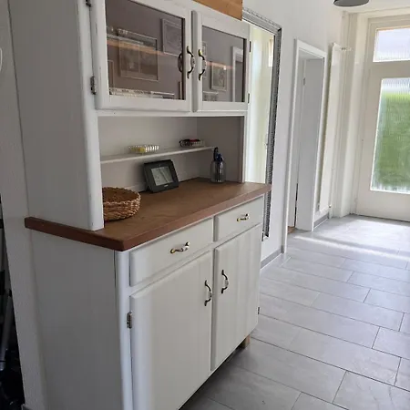 Spacious With Private Garden & Entrance * Huttwil